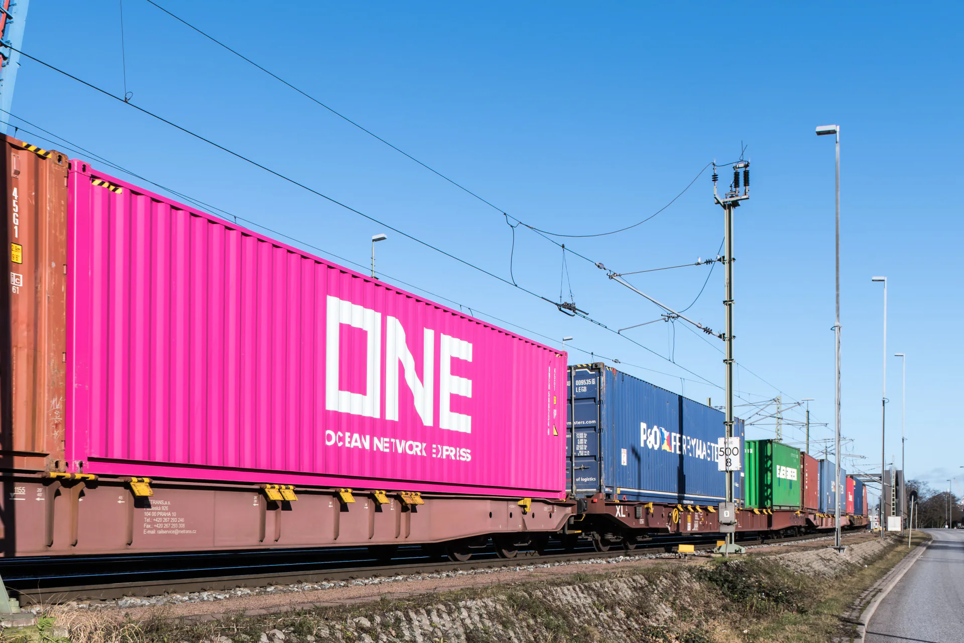 Container types and sizes: dimensions, capacity, and payload