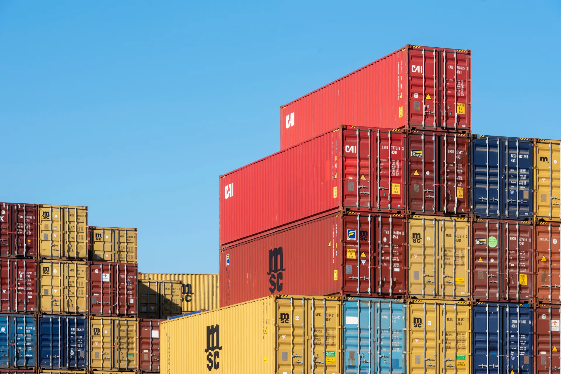 What is a freight forwarder and what do they do for US importers