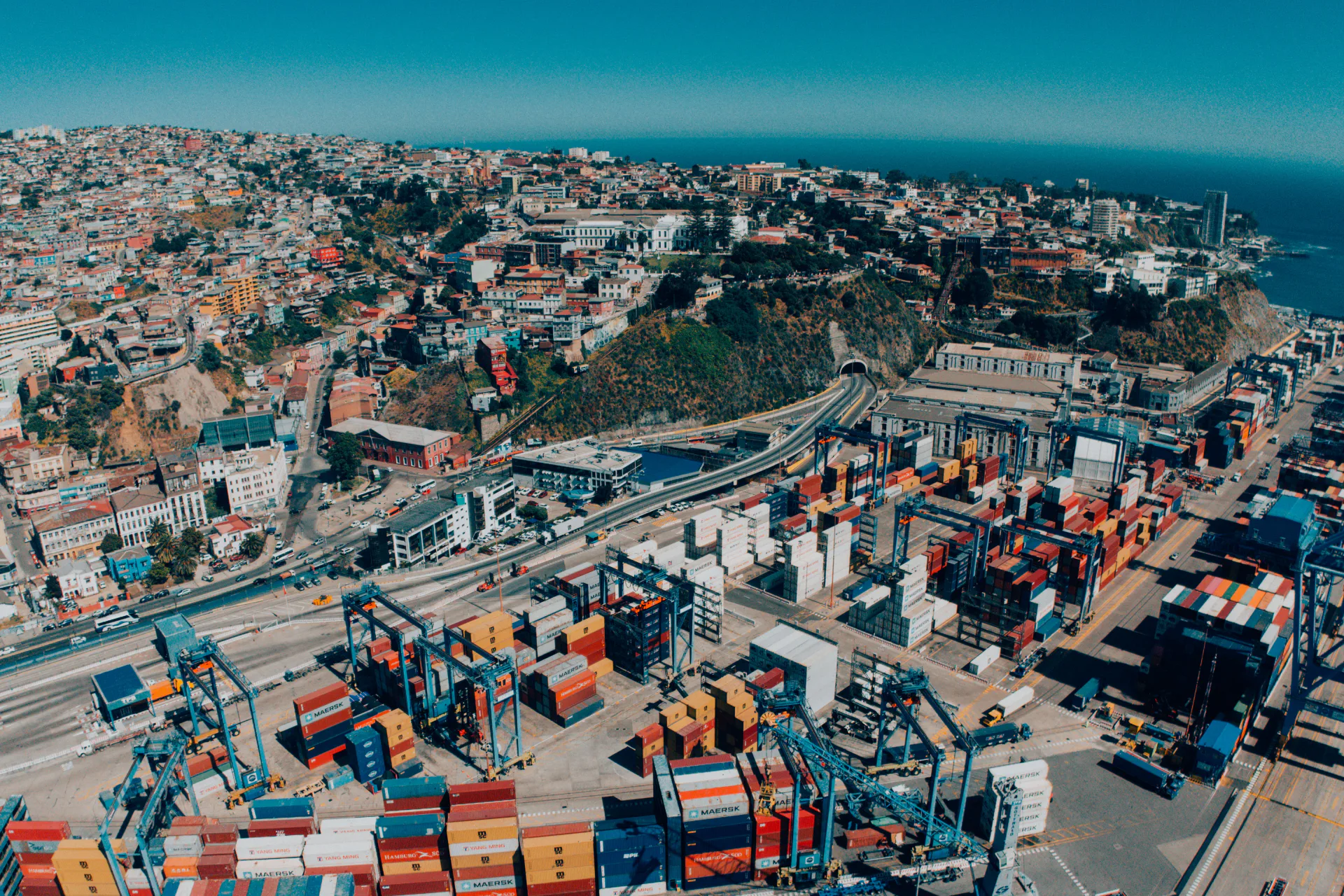What is an import freight forwarder?